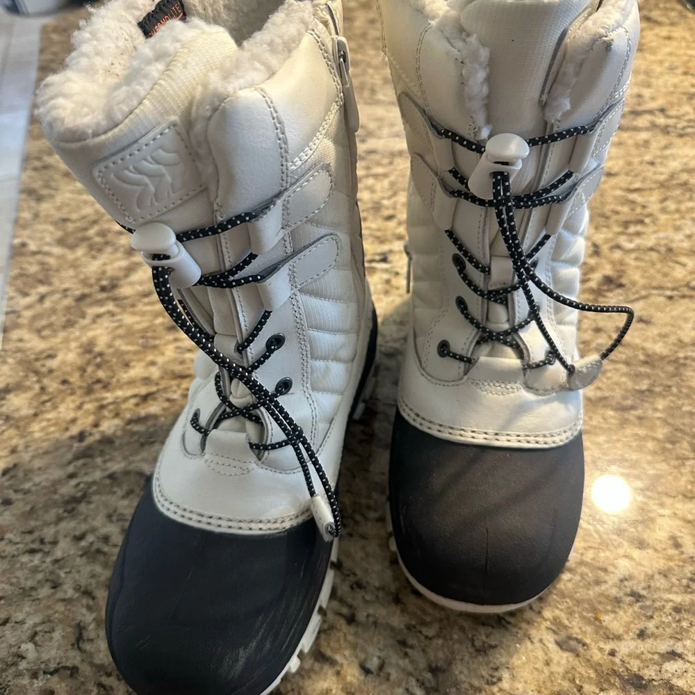 all in motion White and Black Kids Snow Boots